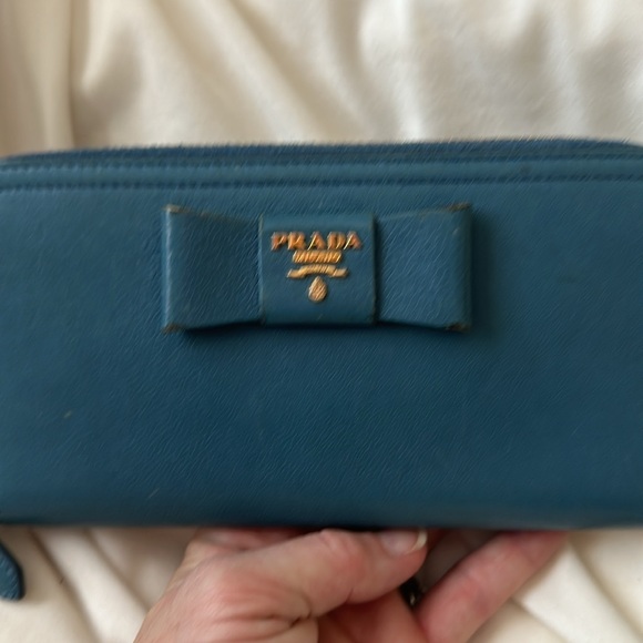 PRADA💙Colbalt Blue Bow Zippy Wallet w/ Authentication card Interior perfect - Picture 10 of 12
